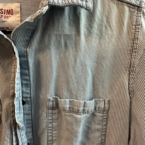 Target Women’s Button Down - Picture 2 of 3